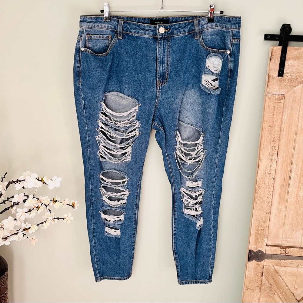 Forever 21+ Distressed Chain Boyfriend Jeans Size 18 - Picture 3 of 6
